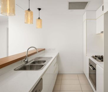 Modern Apartment with Large Private Courtyard! - Photo 4