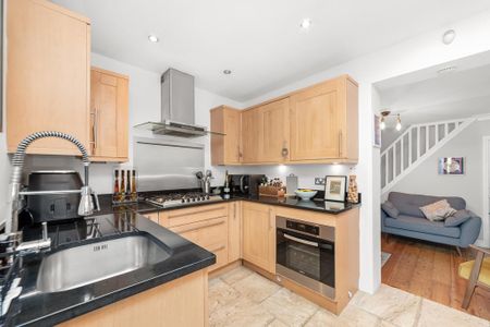 2 bedroom terraced house to rent - Photo 3