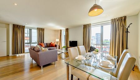 Luxury Two-Bedroom Apartment with Water Views in Paddington Basin, London W2 - Photo 2