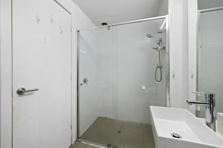 Stylish Apartment on the Edge of Thornbury - Photo 2