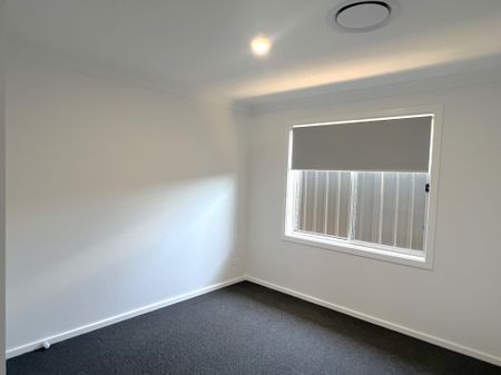 MODERN 4 BEDROOM HOME IN POTTERS LANE - Photo 4