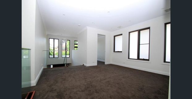 Stunning Family Home in Malvern East - Photo 1