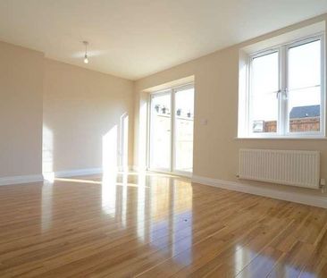 Queens Road, Farnborough, GU14 - Photo 4