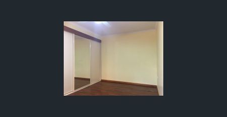 Spacious 3 bedroom home with large back yard. - Photo 4