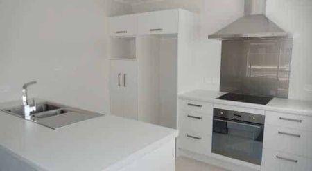 Modern Townhouse - Photo 2