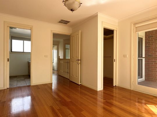 1 Park View Dr, Carnegie VIC 3163 - House For Rent | Domain - Photo 1
