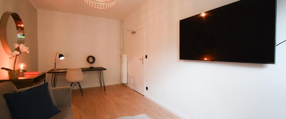 2-Zimmer-Wohnung mit Balkon - sofort bezugsfrei! - Foto 1