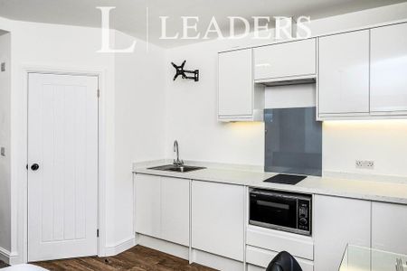 1 bedroom in a house share to rent - Photo 4