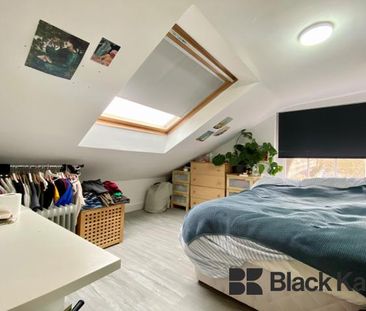 Georgian Conversion, superbly located, split level & two bathrooms - Photo 5