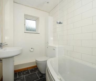 2 bedroom semi-detached house to rent - Photo 3