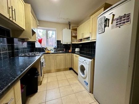 Fox Lane, Winchester - Photo 2