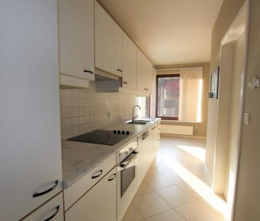 MOOI GELIJKVLOERS APPARTEMENT MET GROOT TERRAS + GARAGE - Photo 5