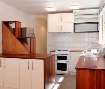 Well Presented Two-Bedroom Downstairs Flat - Photo 3