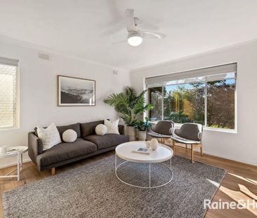 Modern Upstairs Unit in Prime Cosmopolitan Location - Photo 2