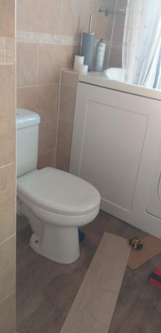 1 bedroom in a flat share to rent - Photo 4