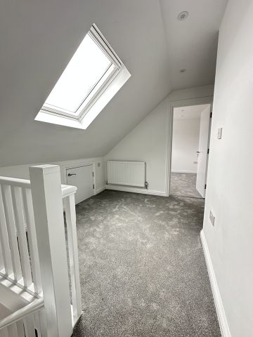 4 Bed Semi-Detached House, Robin Lane, NW4 - Photo 5