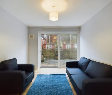 4 bedroom terraced house to rent - Photo 1