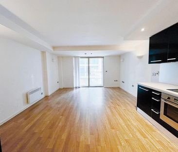 2 bedroom Flat To Let - Photo 3