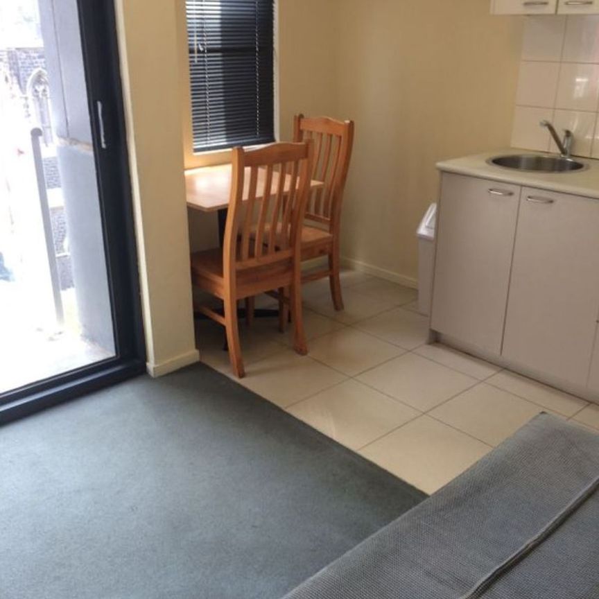 Furnished 2 bedroom apartment! In The Heart Of Melbourne CBD! - Photo 1