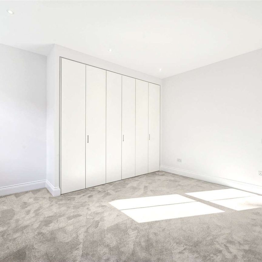 A unique newly renovated one bedroom house in a prime location. - Photo 1