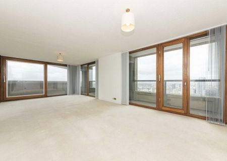 Cromwell Tower - Photo 3