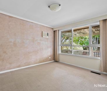 24 Melton Grove, CROYDON - Photo 3