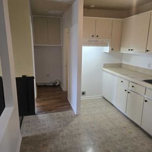 Grand 3 1/2 LIBRE AU 3E PARKING, WIFI ++ - Photo 2