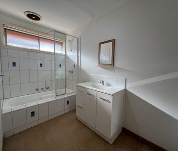 12 Atkin Street, Melton, Vic 3337 - Photo 5