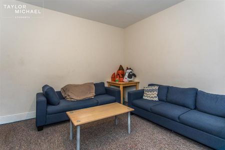 6 bedroom terraced house to rent - Photo 3