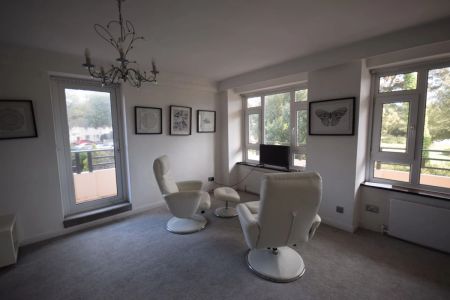 To Rent Manor Road, Lansdowne, Bournemouth, BH1 £1,575 pcm Tenancy Info - Photo 2