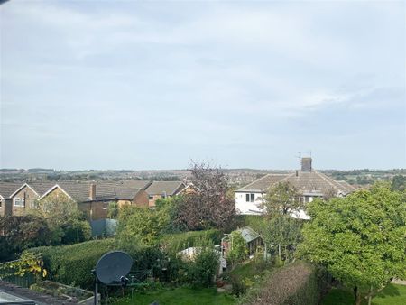 3 bedroom Semi-detached house to rent - Photo 4