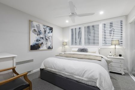 STYLISH MULTI-LEVEL HOME WITH ROOFTOP TERRACE & CITY VIEWS - Photo 3