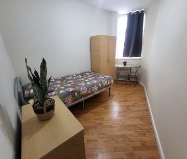 Room in a Shared Flat, Burnley Road, NW10 - Photo 1