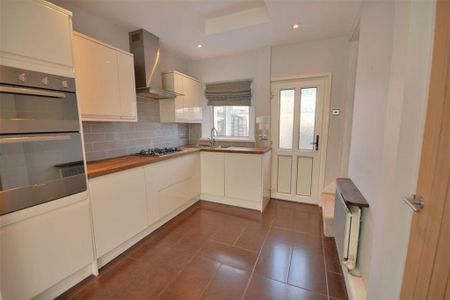 2 bedroom terraced house to rent - Photo 2