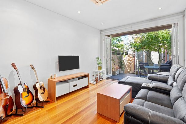 Bright & spacious entertainer’s oasis in the heart of Newtown (Access via Gentle Lane) - Photo 1