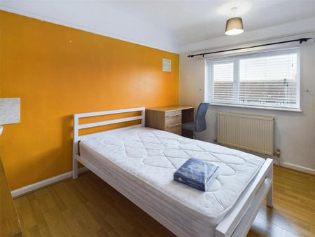 6 bedroom semi-detached house to rent - Photo 4