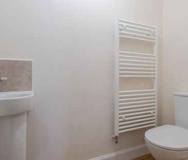 4 bedroom detached house to rent - Photo 4