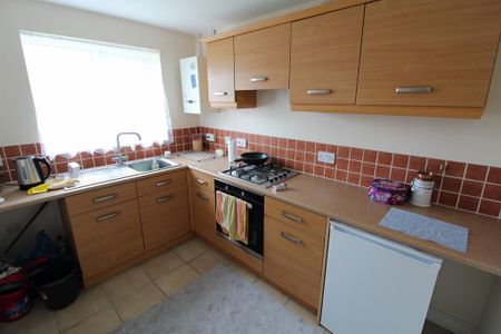 3 bedroom semi-detached house to rent - Photo 5