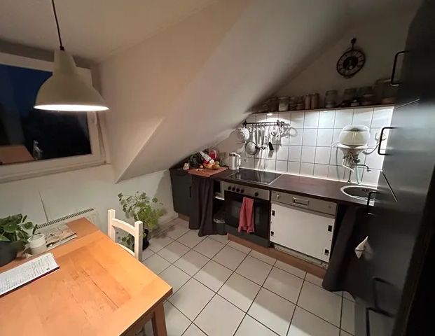 Attraktive 3-Zimmer DG-Wohnung in ruhiger Nebenstraße - Photo 1