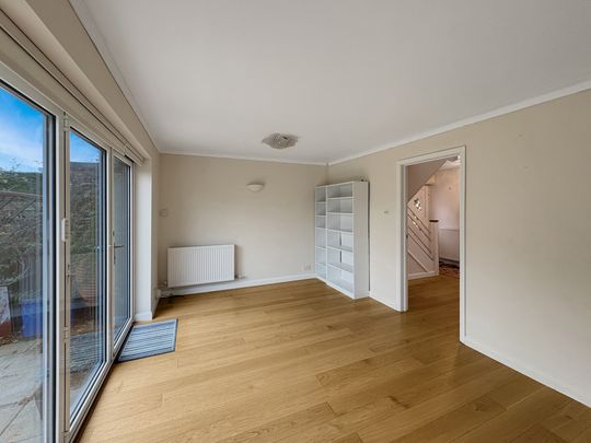 This property in Harston offers a spacious open-plan living and dining area, a contemporary kitchen, four bedrooms and a family bathroom. There is an enclosed garden and a garage/driveway parking. Harston, just 5 miles south of Cambridge, provides great transport links and local amenities, making it a perfect location for family living. - Photo 1