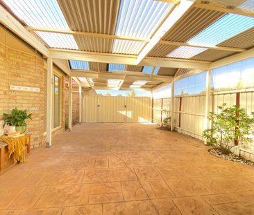 🏡 Contemporary Park-View Home with Prime Location – Electricity, Wa... - Photo 4