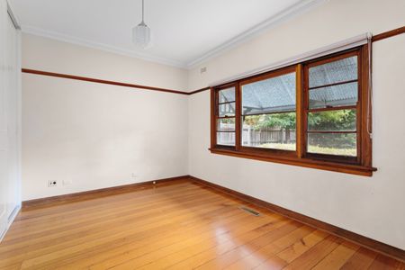 LOVELY THREE BEDROOM HOME - Photo 2