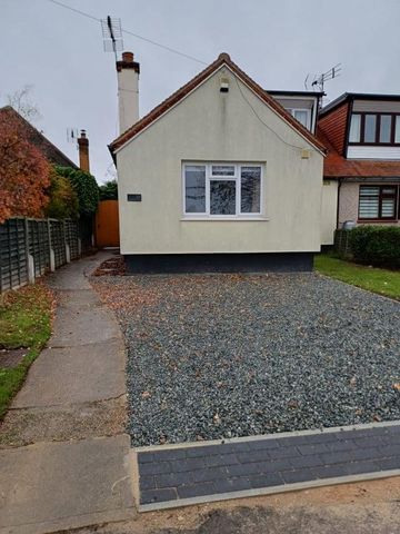 4 bedroom semi-detached house to rent - Photo 5