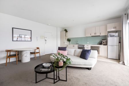 Modern 1-Bedroom Apartment in the Heart of Richmond - Photo 2