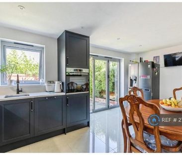 4 bedroom semi-detached house to rent - Photo 4