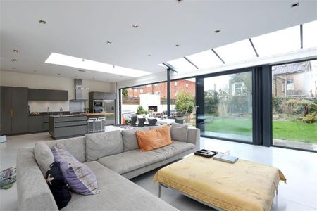 Mortlake Road, Kew, Richmond, Surrey, TW9 - Photo 2