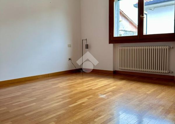 Porzione di bifamiliare in affitto