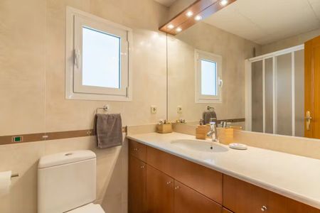 Plaça Baró de Cortés, Valencia, Valencian Community 46006 - Photo 5