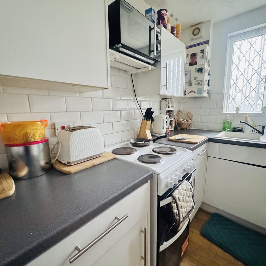 Hudson Close, Bradford - Photo 1