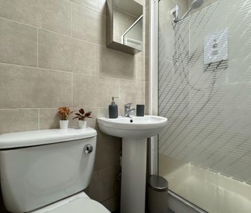 Flat 2, 90 BURLEY ROAD Leeds - LS3 1JP - Photo 6